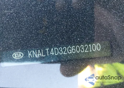 2016 Kia K900 Premium 3.8L z USA, uszkodzony, nr VIN KNALT4D32G6032100